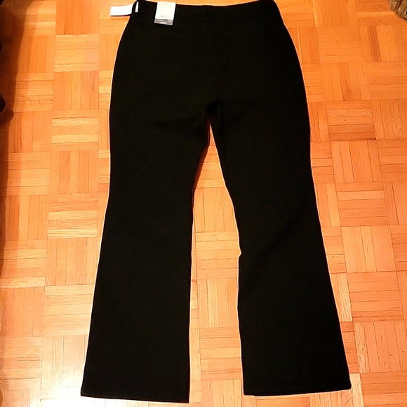 NEW Style&Co Black Stretch Denim Curvy Boot-Cut Jeans, 12 LONG - Picture 10 of 16